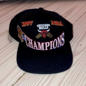 black chicago bulls champions hat Nba 1997